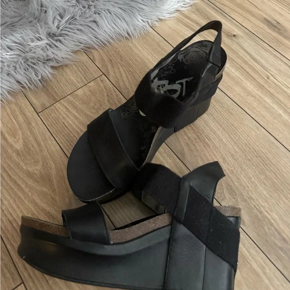 OTBT black sandals - Picture 2 of 3